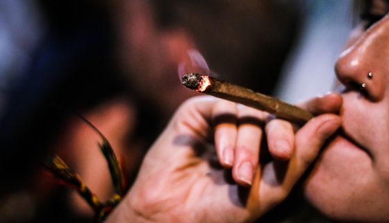 Adicción a la marihuana, ¿Cómo reconocer los signos y síntomas en los jóvenes?
