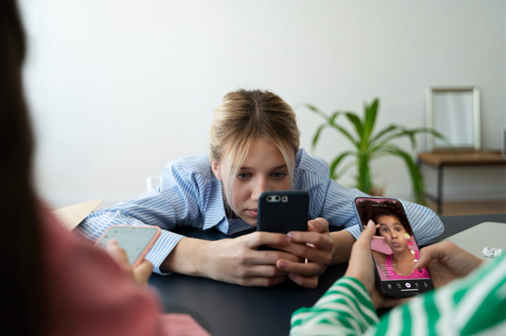 ¿ADICCIÓN A INTERNET O  ADICCIÓN A LA EXISTENCIA?