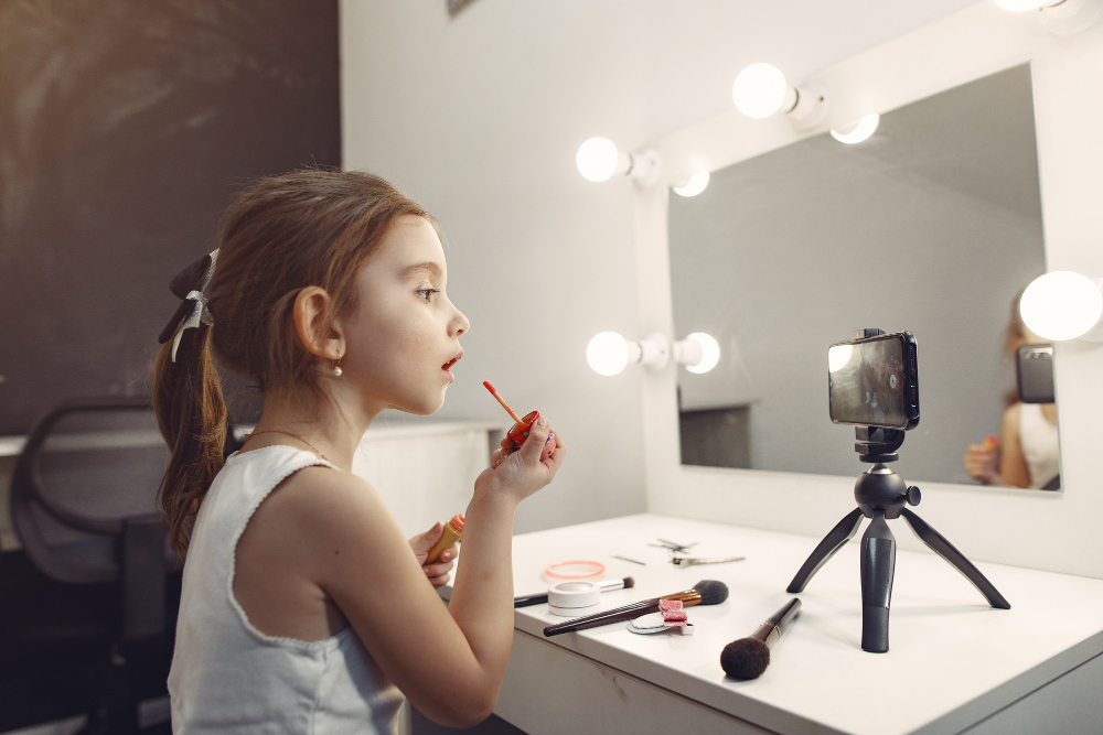 Adictos al maquillaje con 12 años: los peligros de la cosmeticorexia entre los adolescentes