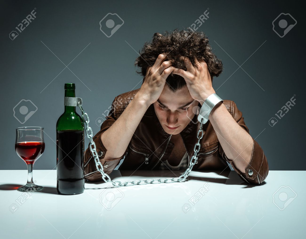 Adicción al alcohol - Tratamiento, Causas y Efectos