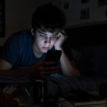 Adicción a los teléfonos inteligentes: cuando la tecnología controla tu tiempo