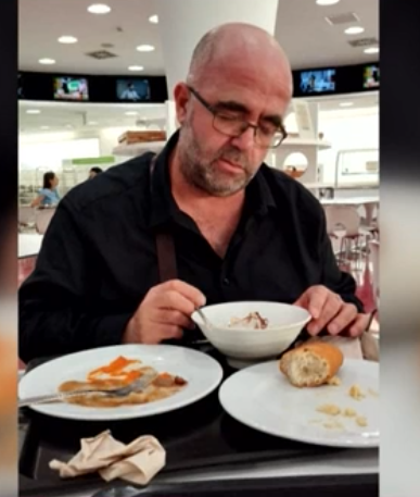 La narcolepsia ha limitado por completo la vida de Juan José: "Deben pellizcarme cada 15 minutos para no dormirme"