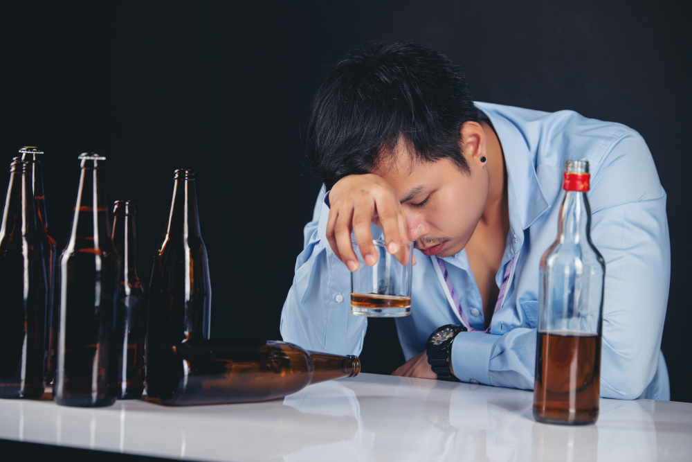 El alcohol en exceso: Reconozca y trate los problemas con el alcohol"
