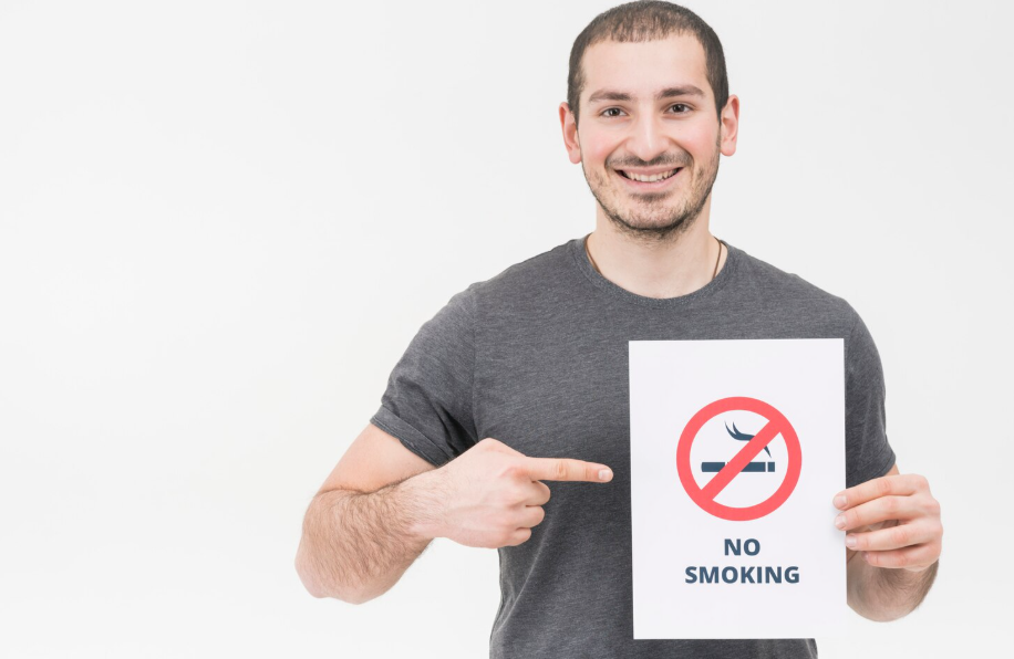 ¿Se prohibirá fumar en las terrazas? Las claves del plan antitabaco que lleva dos años aparcado y Sanidad quiere reactivar