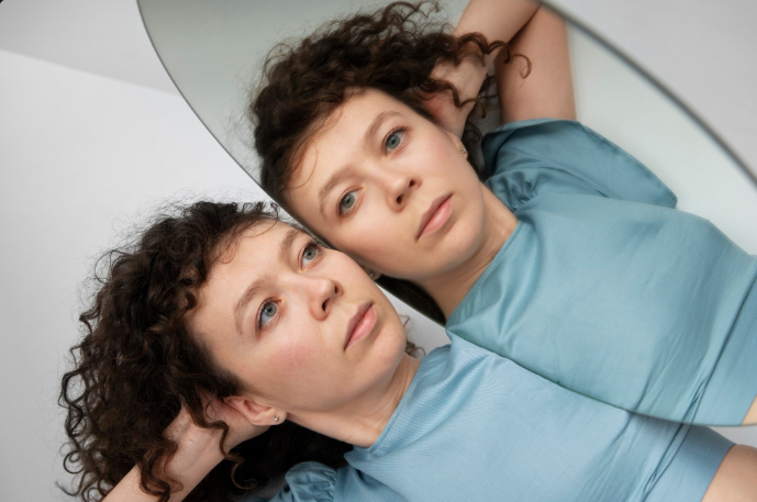 La mujer ciega que puede ver cuando cambia de personalidad