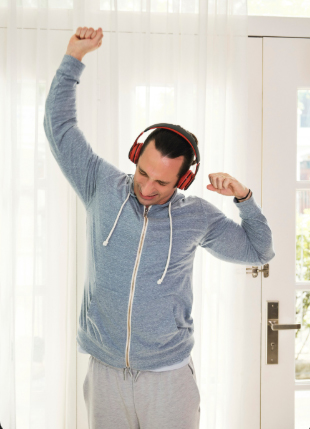 Bailar para no olvidar: el poder del movimiento sobre la mente