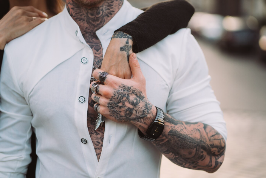 Razones científicas por las que te vuelves adicto a los tatuajes según la psicología