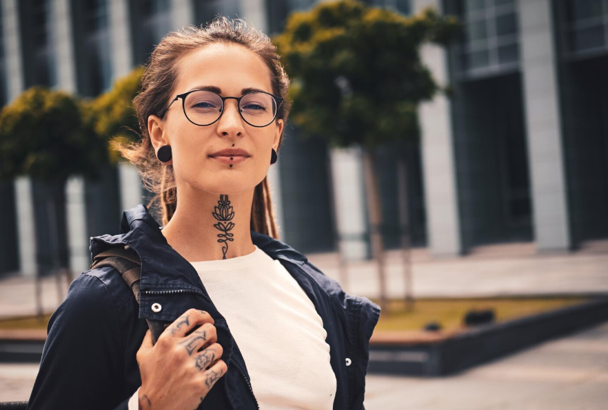 Piercings y tatuajes: agresión adictiva